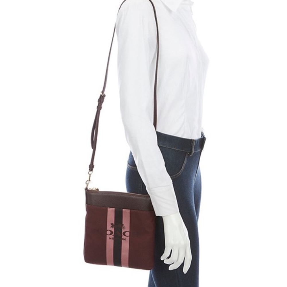 Final sale ✨COACH Kitt Horse & Carriage Messenger - Picture 8 of 8